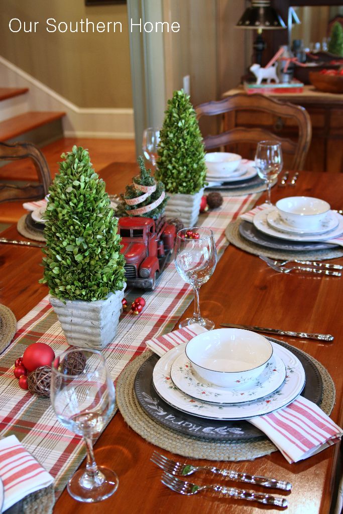 Country Christmas Breakfast Room - Our Southern Home