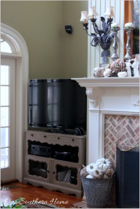 French country tv console make over with ASCP in Coco with a white wash. #paintedfurniture