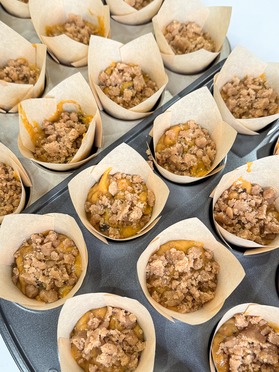 muffins with crumb topping